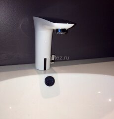 15170400 PuraVida Смеситель для раковины, электронный белый/хром АКЦ!!!